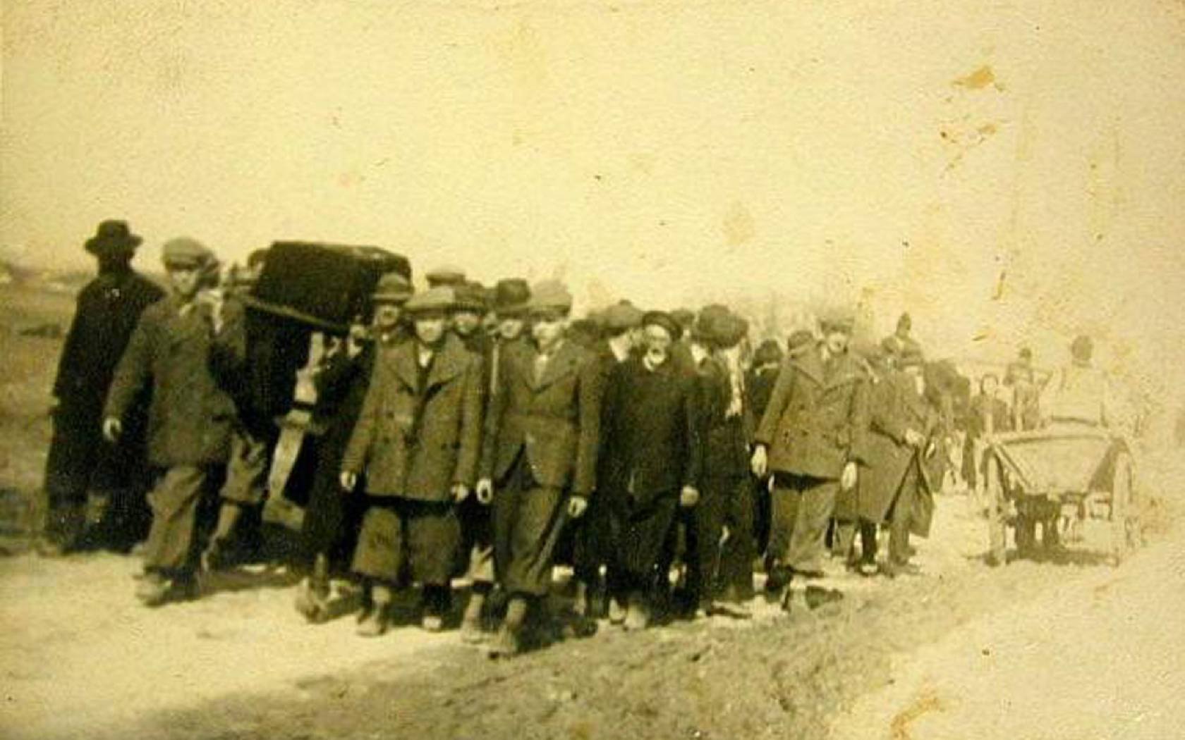 A funeral for one of the victims of the 1929 Hebron Massacre.