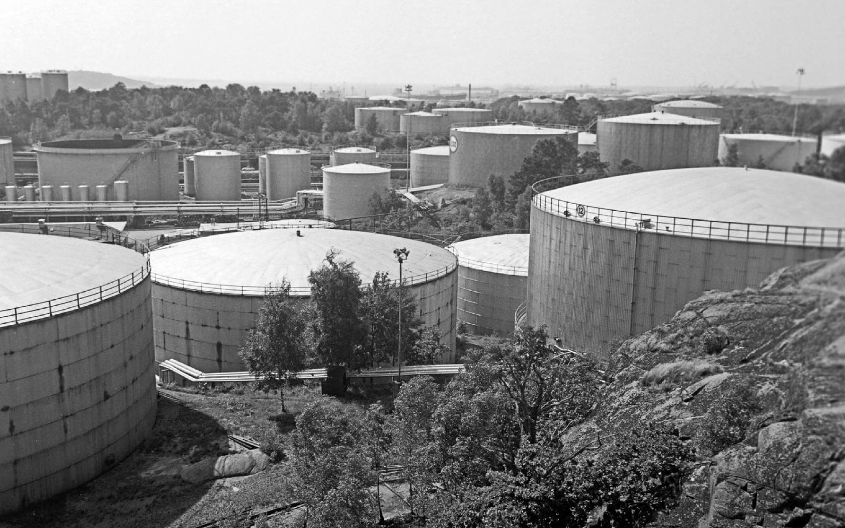 Storage tanks for oil and gas in Sweden, 1969.